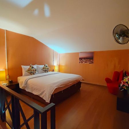 Retro Box Hotel Chumphon Dış mekan fotoğraf
