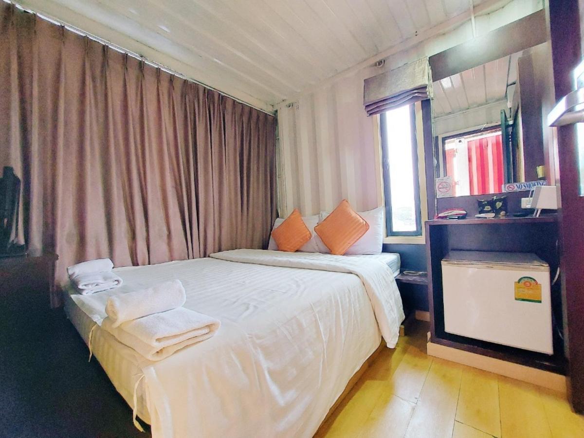 Retro Box Hotel Chumphon Dış mekan fotoğraf