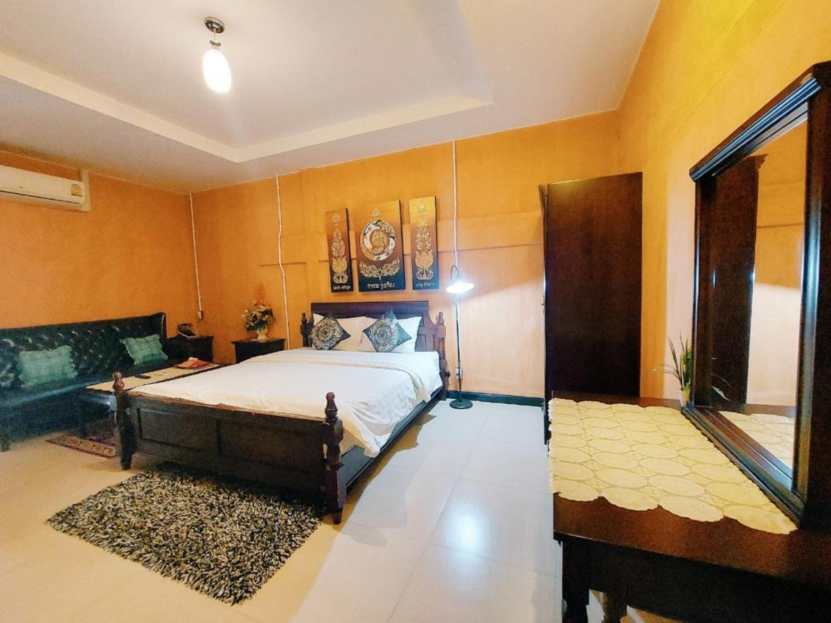 Retro Box Hotel Chumphon Dış mekan fotoğraf