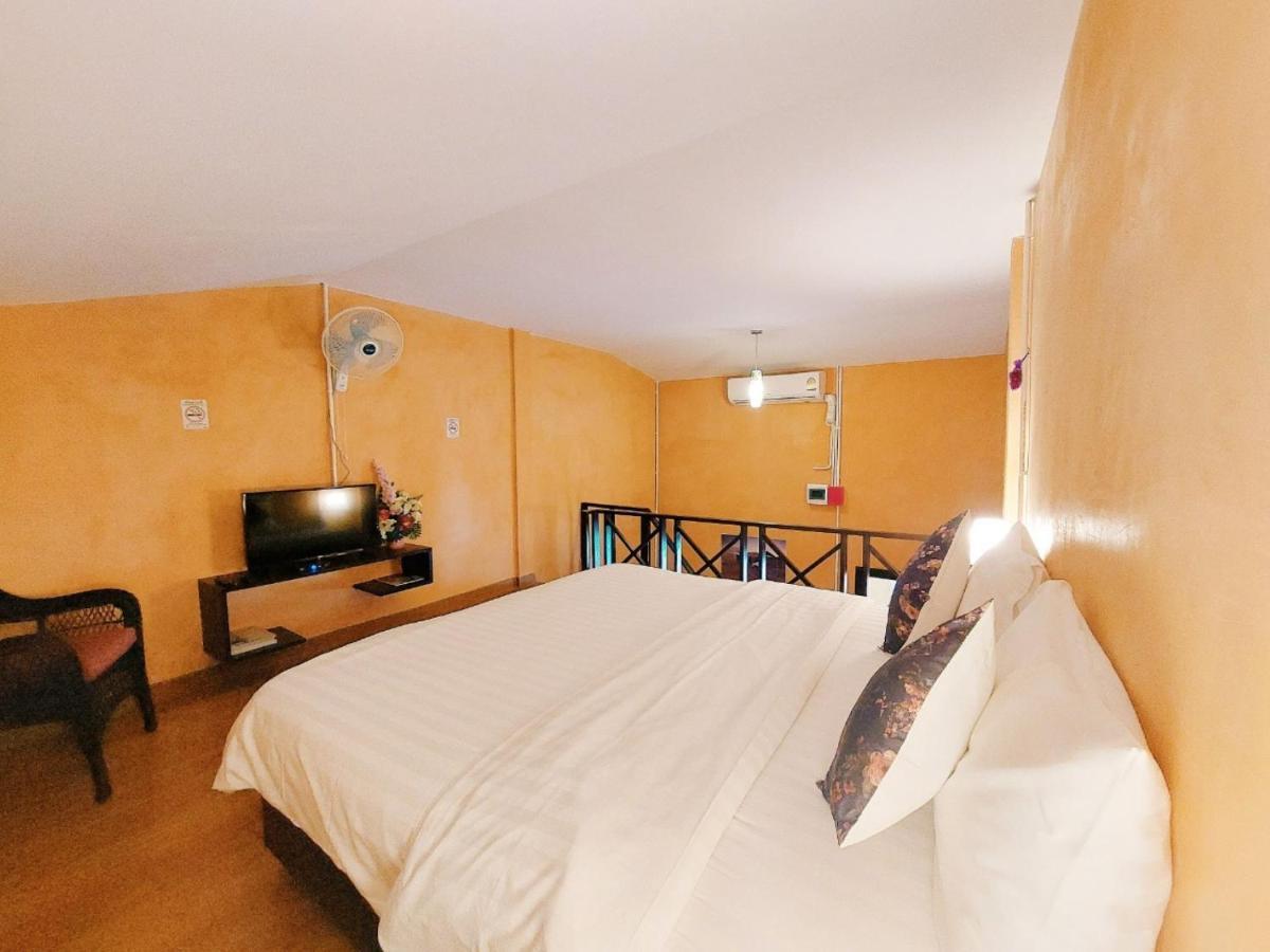 Retro Box Hotel Chumphon Dış mekan fotoğraf
