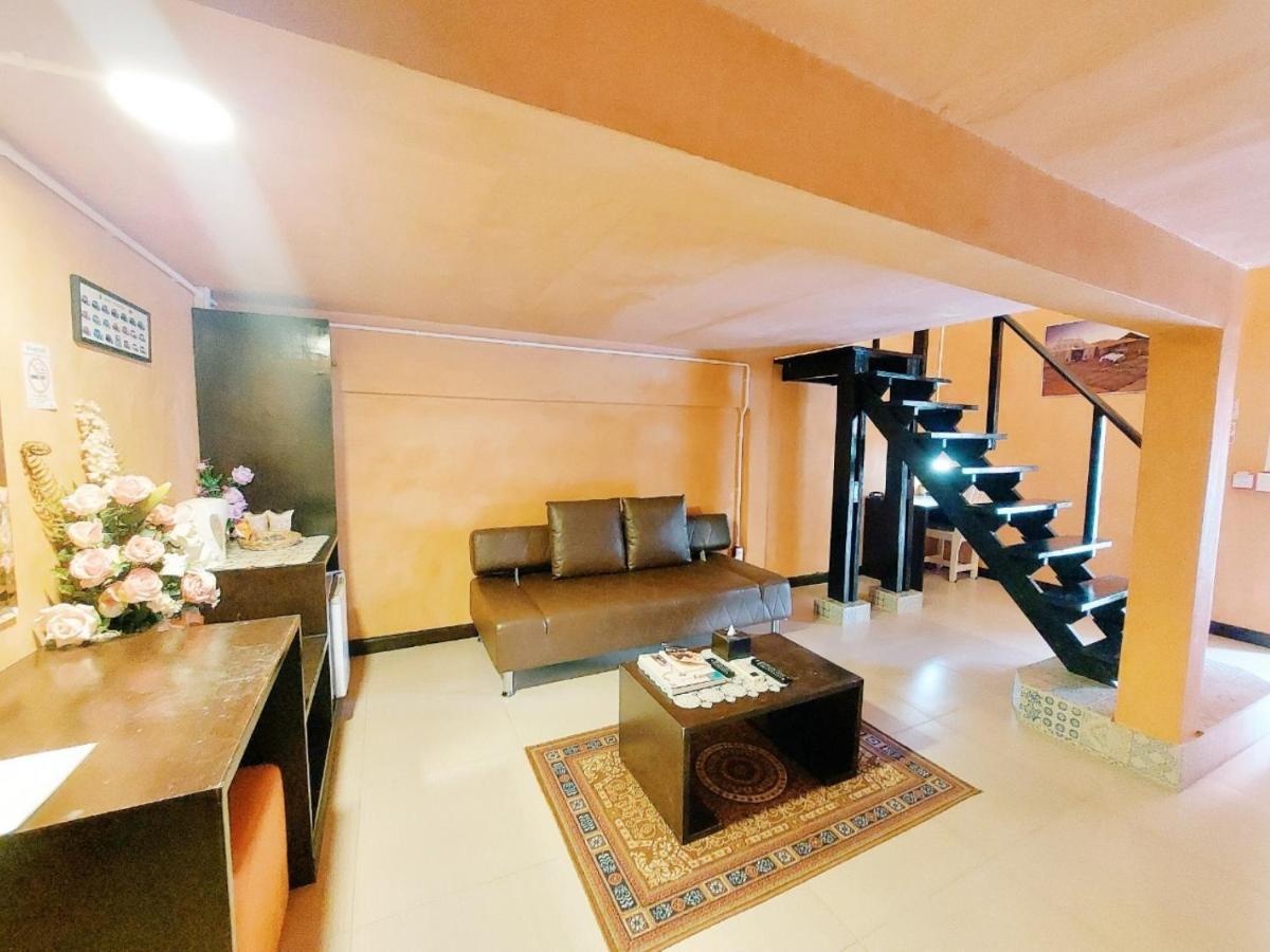 Retro Box Hotel Chumphon Dış mekan fotoğraf