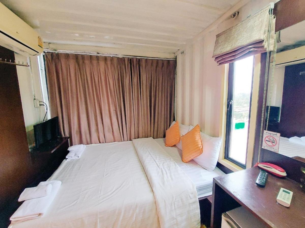 Retro Box Hotel Chumphon Dış mekan fotoğraf