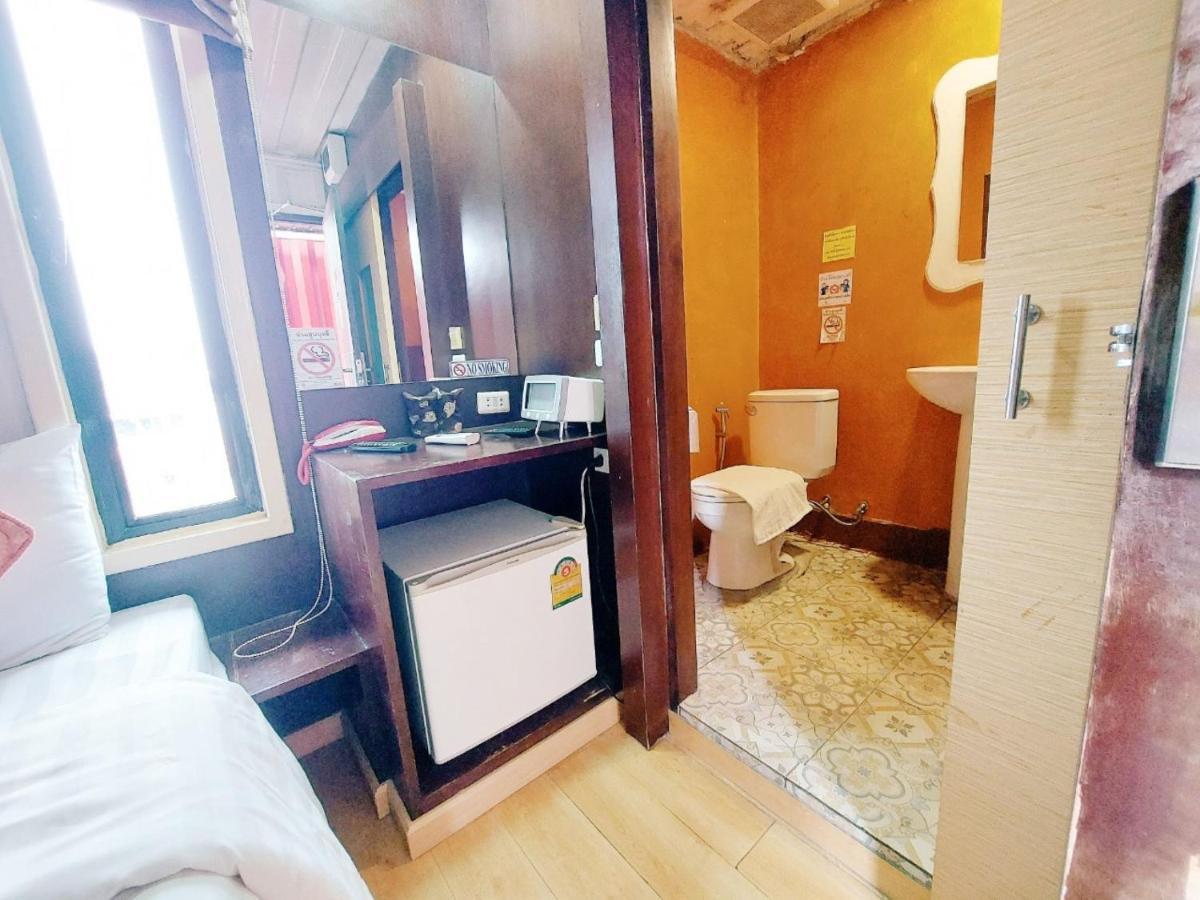 Retro Box Hotel Chumphon Dış mekan fotoğraf