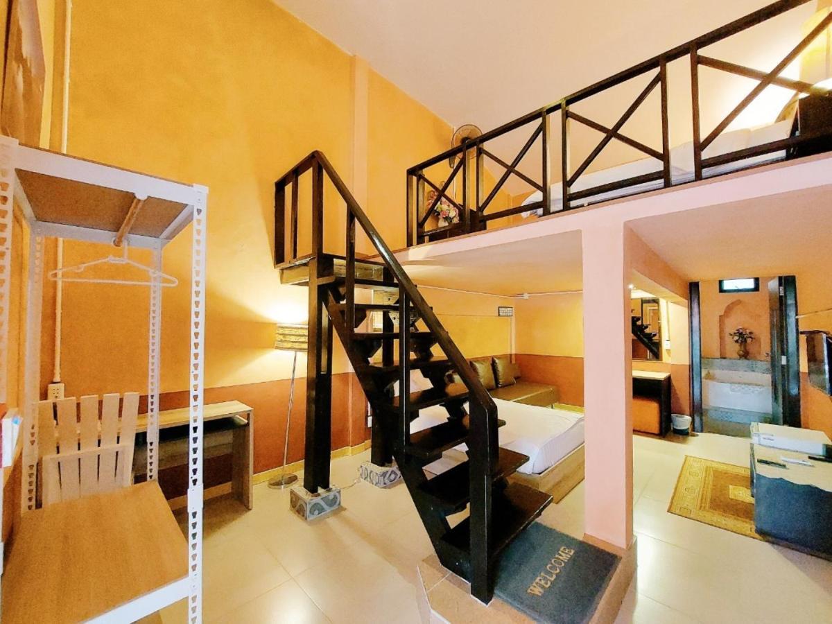 Retro Box Hotel Chumphon Dış mekan fotoğraf