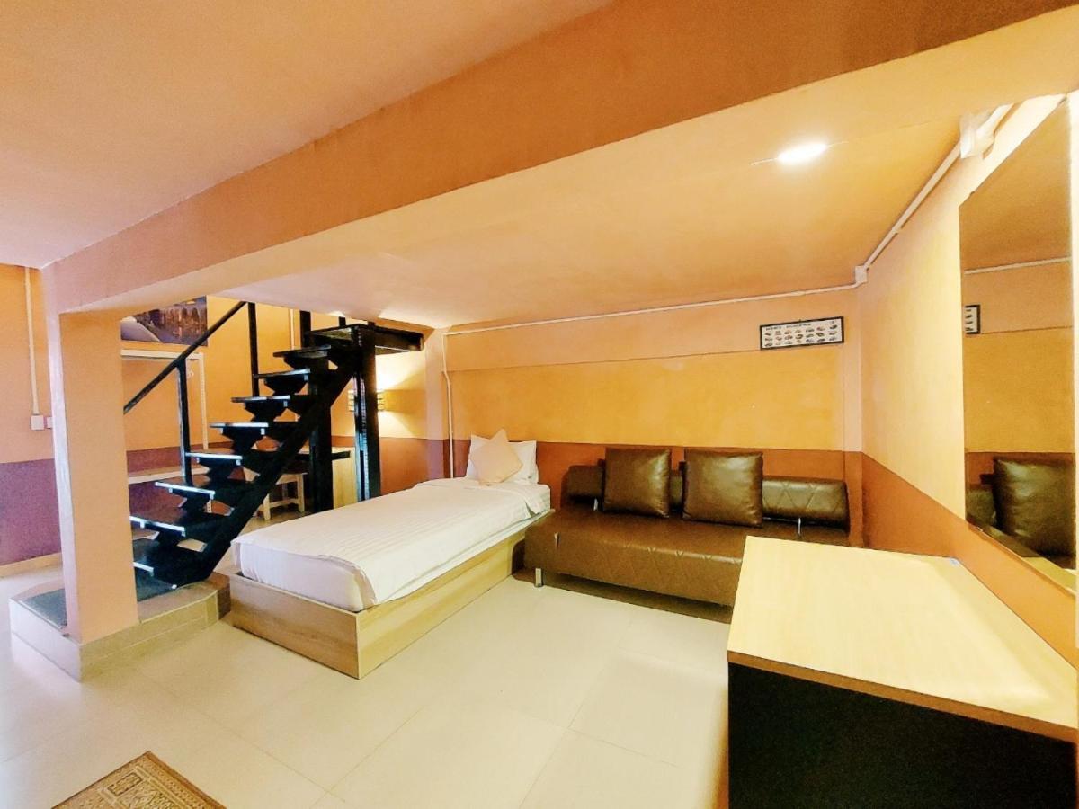 Retro Box Hotel Chumphon Dış mekan fotoğraf