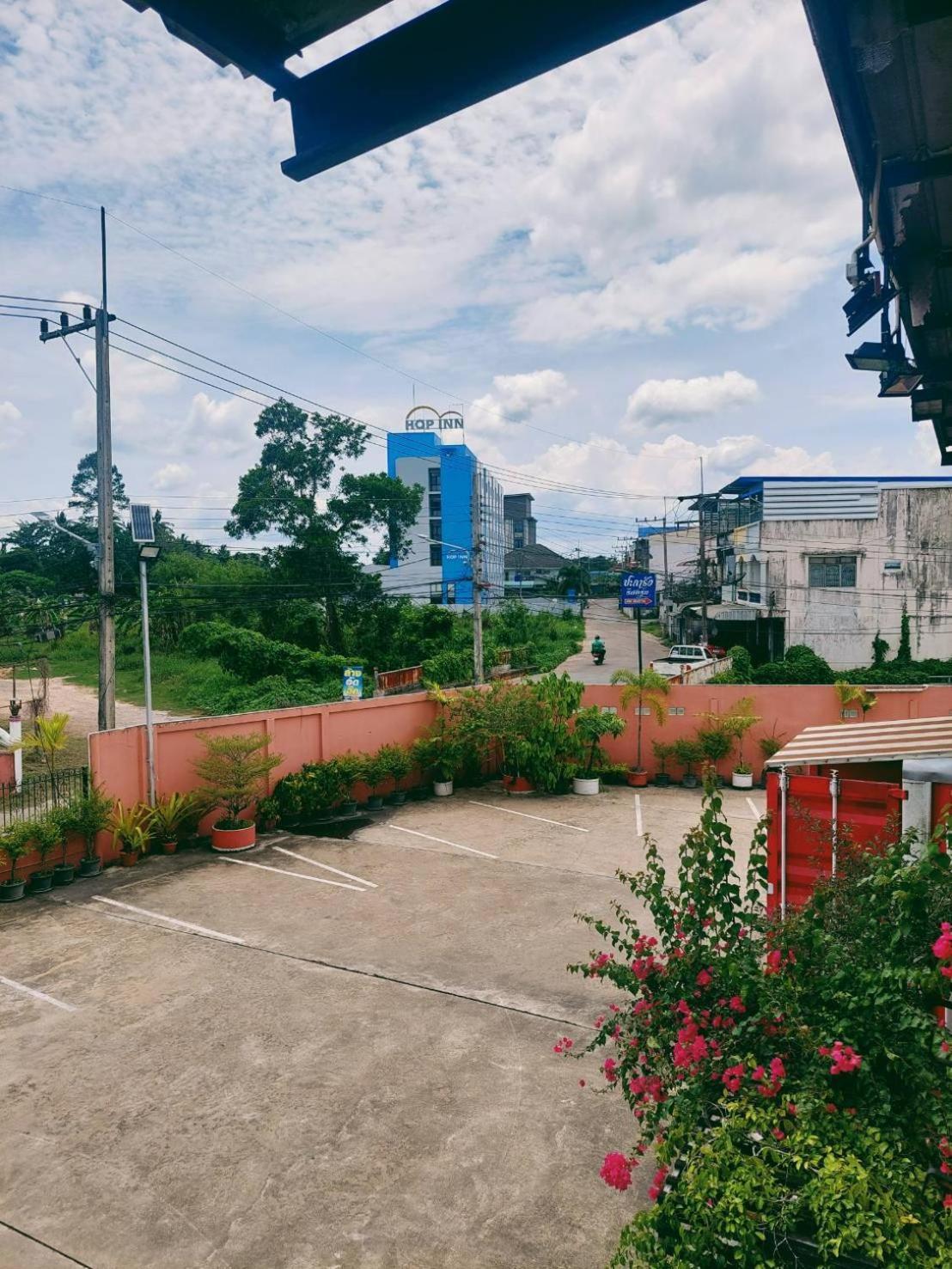 Retro Box Hotel Chumphon Dış mekan fotoğraf