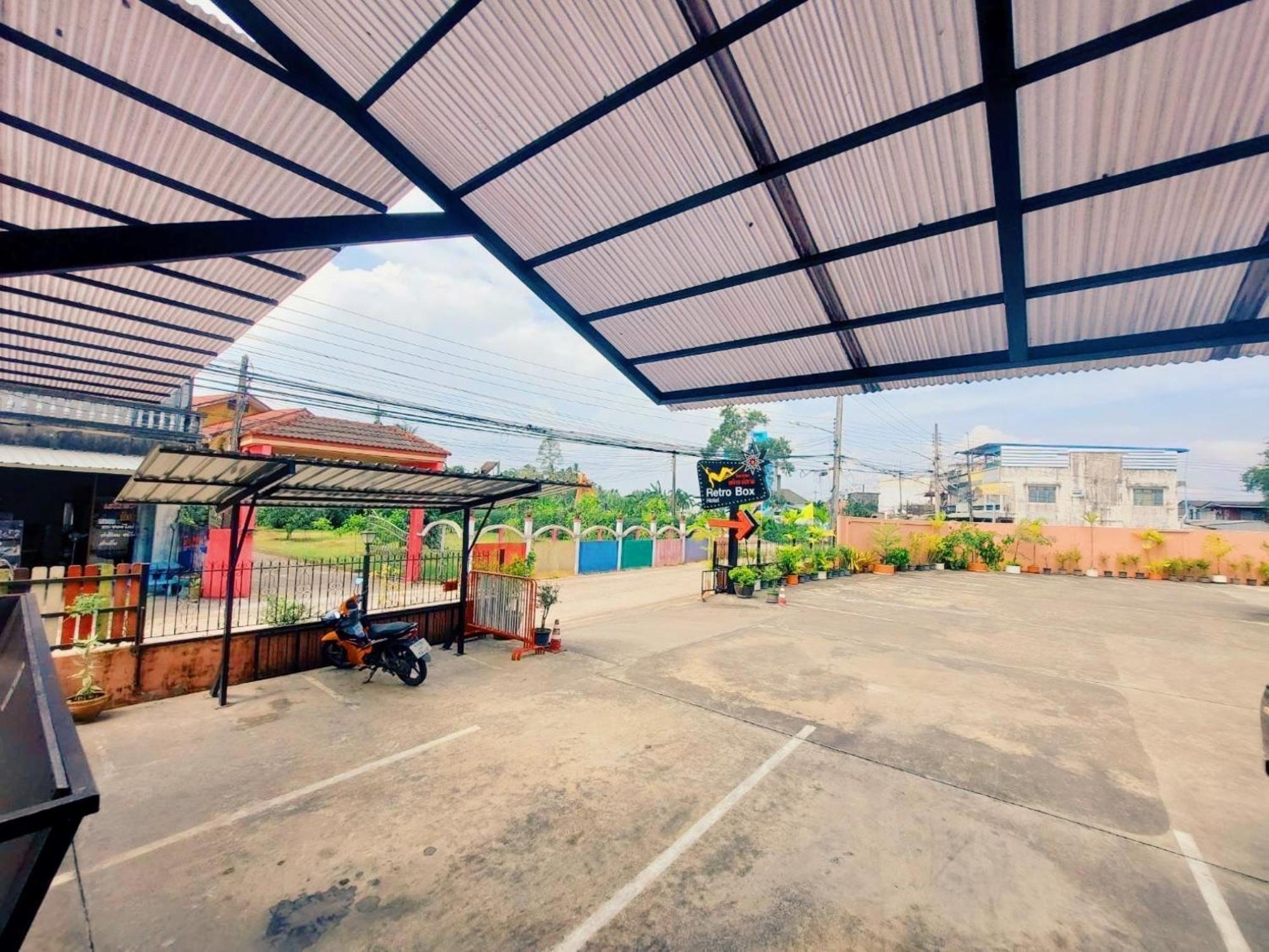 Retro Box Hotel Chumphon Dış mekan fotoğraf