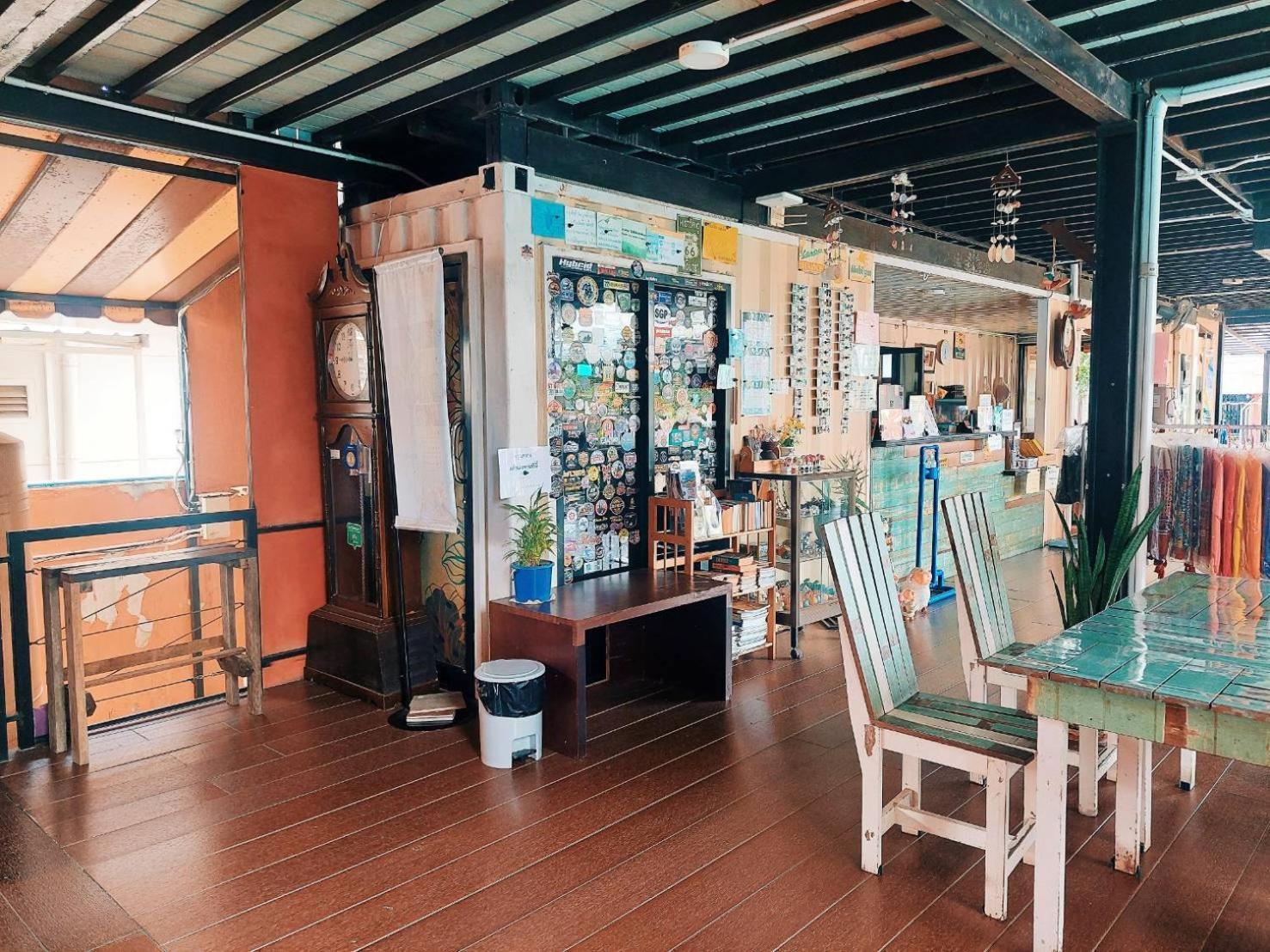 Retro Box Hotel Chumphon Dış mekan fotoğraf