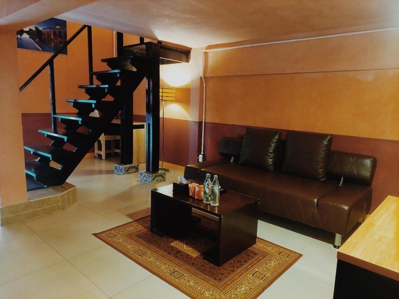 Retro Box Hotel Chumphon Dış mekan fotoğraf