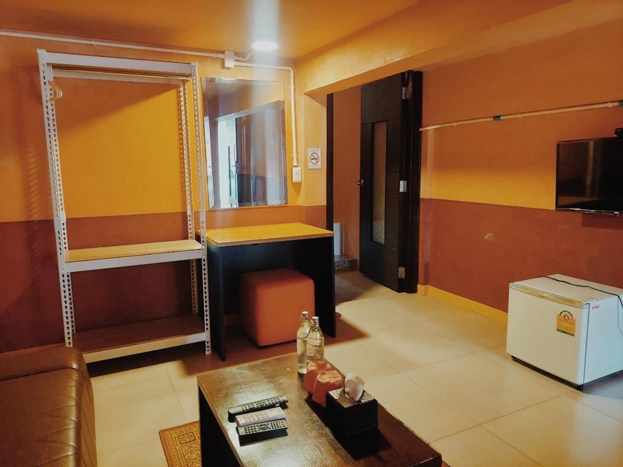 Retro Box Hotel Chumphon Dış mekan fotoğraf