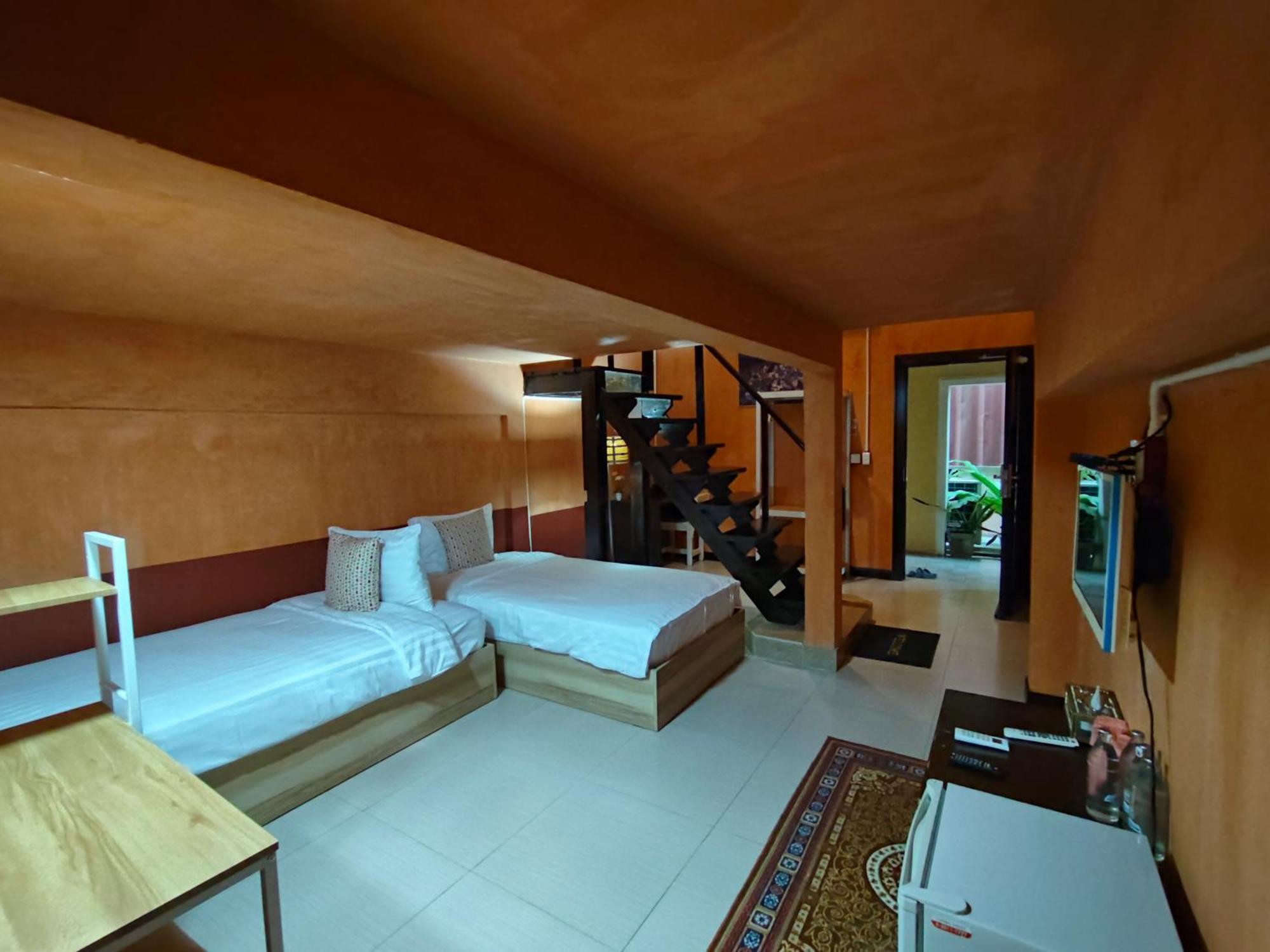 Retro Box Hotel Chumphon Dış mekan fotoğraf