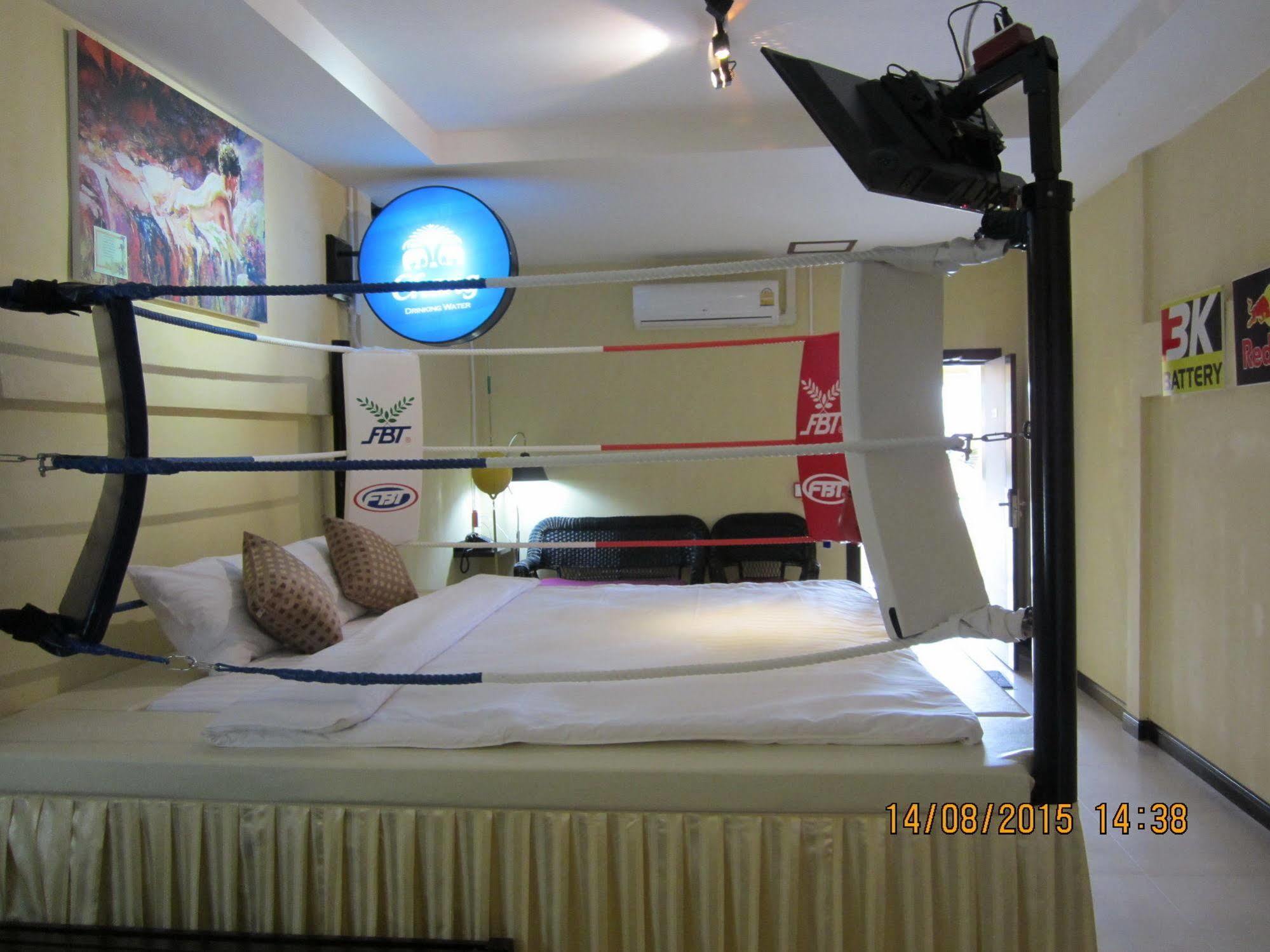 Retro Box Hotel Chumphon Dış mekan fotoğraf