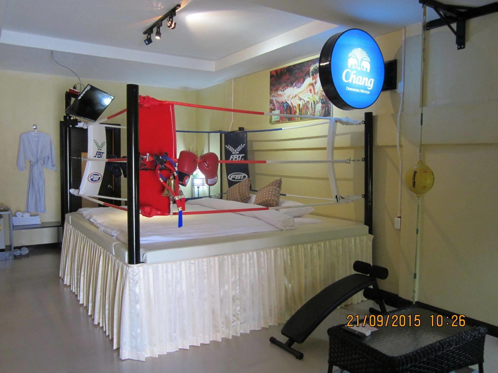 Retro Box Hotel Chumphon Dış mekan fotoğraf