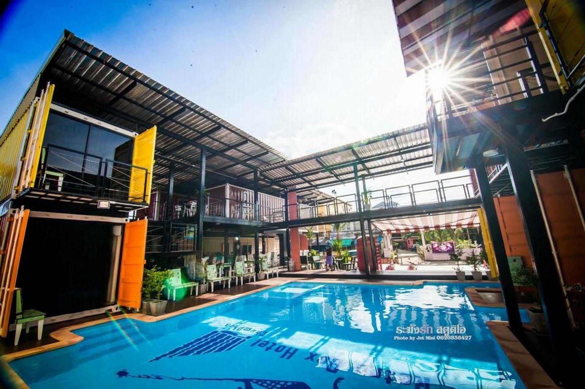 Retro Box Hotel Chumphon Dış mekan fotoğraf
