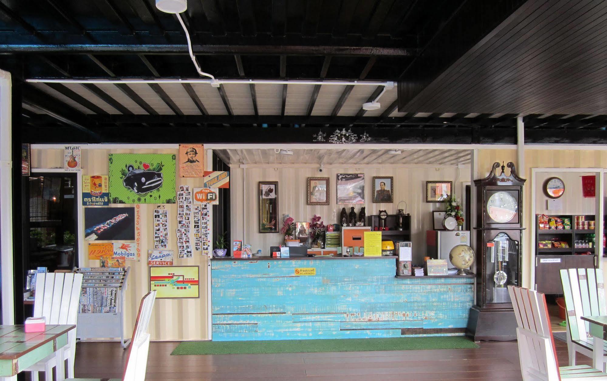 Retro Box Hotel Chumphon Dış mekan fotoğraf